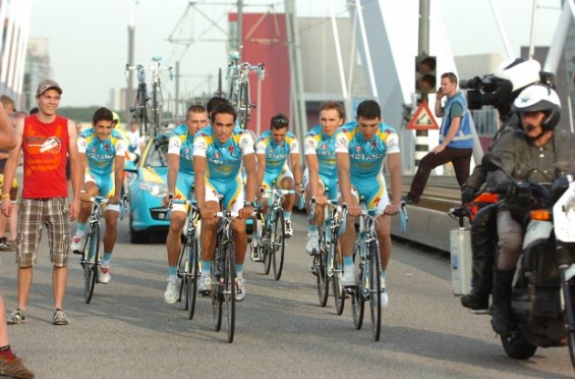 Alberto Contador and the rest of the Astana 2010 Tour de France team arrives at the team presentation in Rotterdam on Friday. Photo copyright Fotoreporter Sirotti. Alberto Contador and the rest of the Astana 2010 Tour de France team arrives at the team presentation in Rotterdam on Friday. Photo copyright Fotoreporter Sirotti.