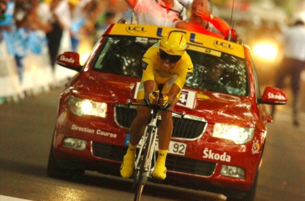 Alberto Contador (Team Astana .. eh .. Team Caisse d'Epargne?) Photo copyright Fotoreporter Sirotti.