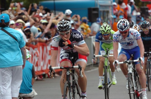 Andre Greipel wins! Photo copyright Fotoreporter Sirotti. Andre Greipel wins! Photo copyright Fotoreporter Sirotti.