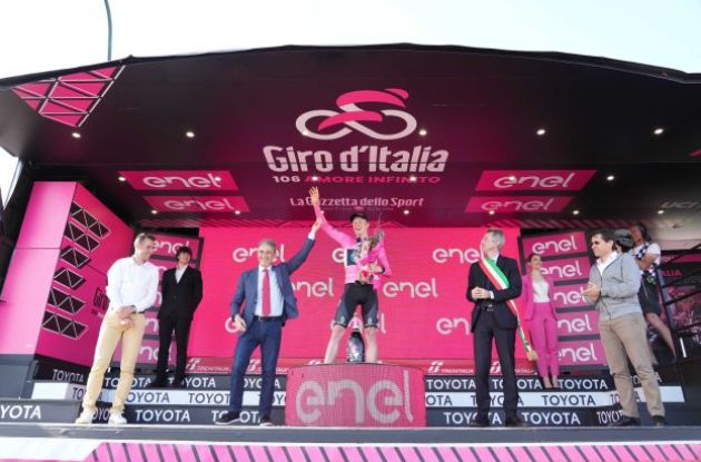 Andreas Leknessund wearing the pink jersey on the Giro d'Italia podium