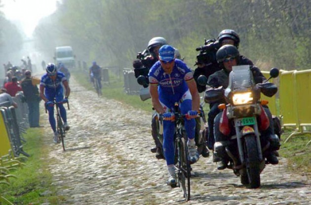 Tom Boonen (Quickstep - Innergetic) struggles in the Arenberg forest.