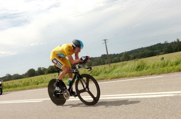 Bradley Wiggins of Team Sky on his way to victory. Photo Fotoreporter Sirotti.