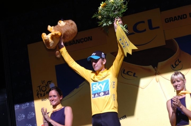 Great Britain's Bradley Wiggins on the podium in Besancon, France. Photo Fotoreporter Sirotti.