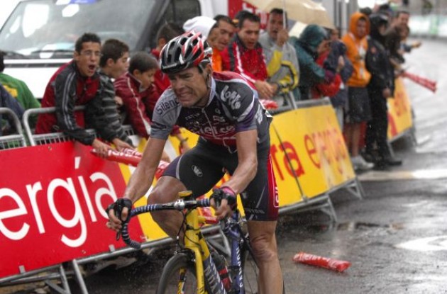 Cadel Evans struggles. Photo copyright Fotoreporter Sirotti.
