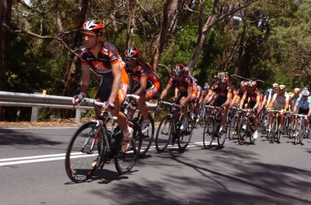 Caisse d'Epargne leads the peloton up a warm climb. Photo copyright Fotoreporter Sirotti. Caisse d'Epargne leads the peloton up a warm climb. Photo copyright Fotoreporter Sirotti.