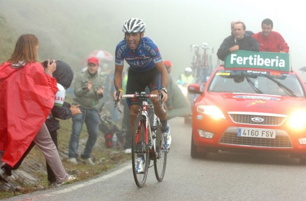 Carlos Barredo on his way to victory in stage 15 of the Tour of Spain 2010. Photo copyright Fotoreporter Sirotti. Carlos Barredo on his way to victory in stage 15 of the Tour of Spain 2010. Photo copyright Fotoreporter Sirotti.