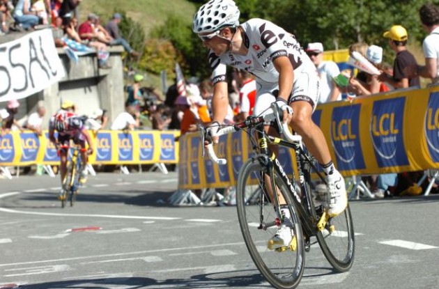 Defending Tour de France Champion Carlos Sastre (Cervelo TestTeam) climbs ahead of Cadel Evans (Team Silence-Lotto). Photo copyright Fotoreporter Sirotti. Defending Tour de France Champion Carlos Sastre (Cervelo TestTeam) climbs ahead of Cadel Evans (Team Silence-Lotto). Photo copyright Fotoreporter Sirotti.