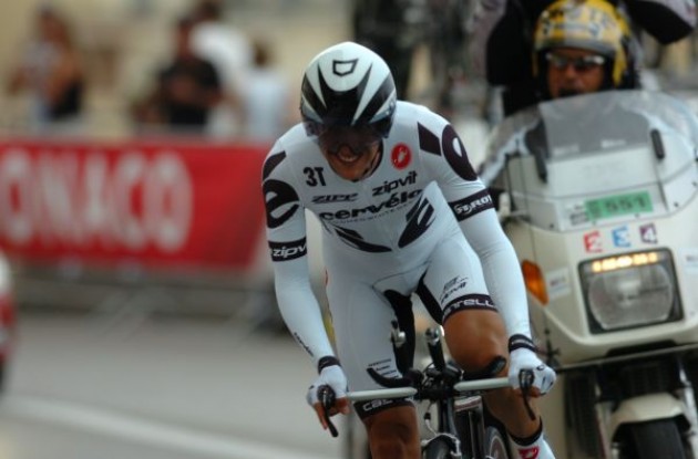 Carlos Sastre (Cervelo TestTeam). Photo copyright Fotoreporter Sirotti. Carlos Sastre (Cervelo TestTeam). Photo copyright Fotoreporter Sirotti.