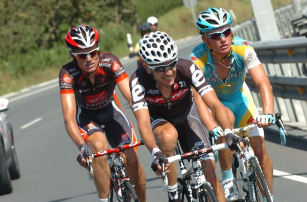 Carlos Sastre and Denis Menchov (Team Geox) will have to fight for a wild card for the 2011 Tour de France. Photo Fotoreporter Sirotti.
