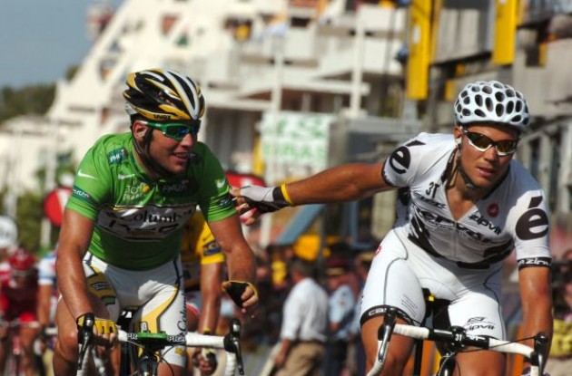 Thor Hushovd (Cervelo TestTeam) congratulates Mark Cavendish. Mark Cavendish wins stage 3 of Tour de France 2009. Photo copyright Fotoreporter Sirotti. Thor Hushovd (Cervelo TestTeam) congratulates Mark Cavendish. Mark Cavendish wins stage 3 of Tour de France 2009. Photo copyright Fotoreporter Sirotti.