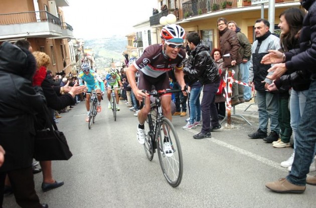 Christopher Horner on his way to the overall lead in the 2012 Tirreno-Adriatico. Photo Fotoreporter Sirotti.