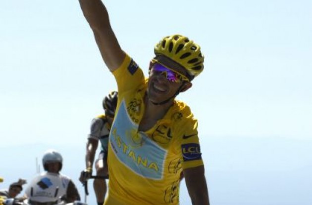 Alberto Contador. Photo copyright Fotoreporter Sirotti.