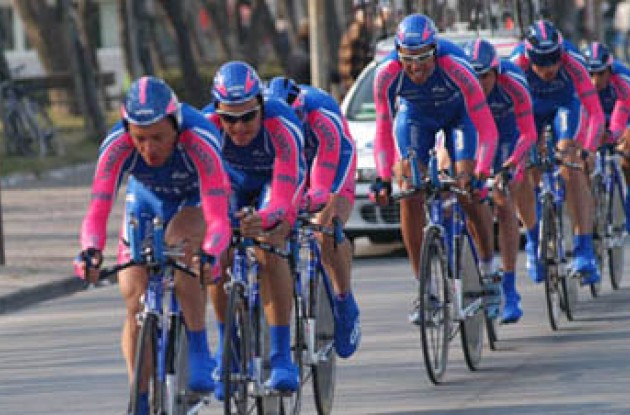 Team Lampre striving for victory. Copyright Fotoreporter Sirotti.