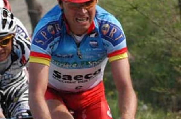 Celestino strives to maintain his lead in the race. Photo copyright Fotoreporter Sirotti. Celestino strives to maintain his lead in the race. Photo copyright Fotoreporter Sirotti.