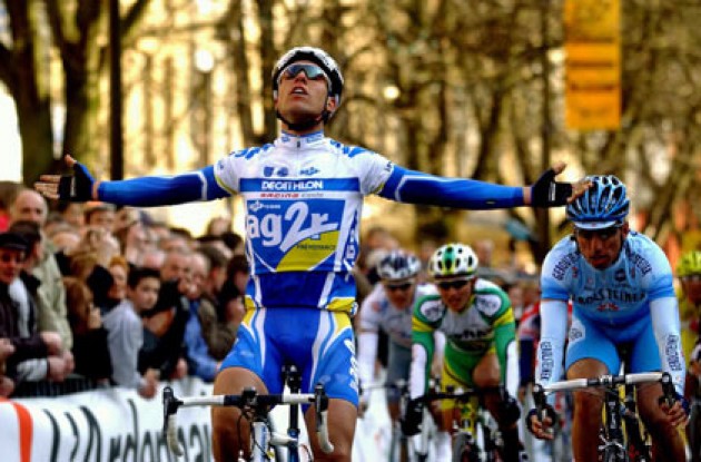 Jean-Patrick Nazon takes the win ahead of Zberg. Photo copyright Fotoreporter Sirotti. Jean-Patrick Nazon takes the win ahead of Zberg. Photo copyright Fotoreporter Sirotti.