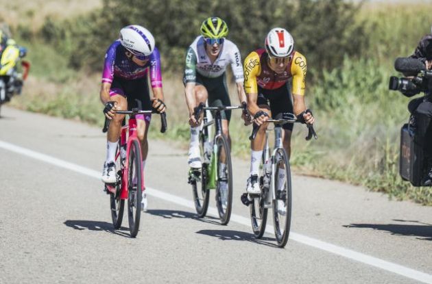 | Unipublic Cyclists in breakaway