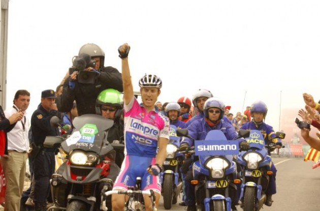Damiano Cunego (Lampre) wins Stage 8 of the 2009 Vuelta a Espana. Photo copyright Fotoreporter Sirotti.