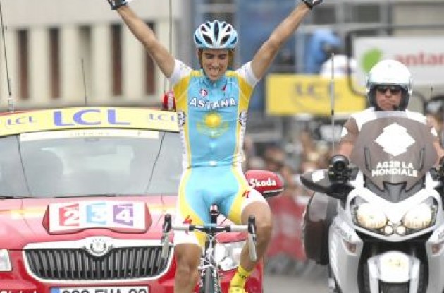 Daniel Navarro wins! Photo copyright Fotoreporter Sirotti.