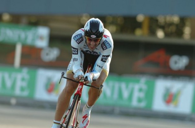 Fabian Cancellara on his way to victory in the prologue of the 2009 Tour of Spain. Photo copyright Fotoreporter Sirotti.