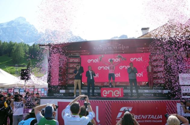 Geraint Thomas celebrates his birthday and Giro d'Italia lead on the podium