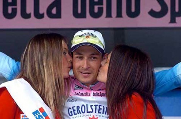 Olaf Pollack with the lovely podium girls. Photo copyright Fotoreporter Sirotti.