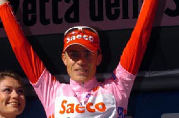 Damiano Cunego (Saeco), Gilberto Simoni's right-hand man, now leads the 2004 Giro. Photo copyright Fotoreporter Sirotti.