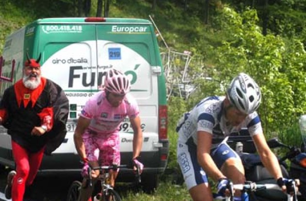 Il Giro con diablo. Photo copyright Fotoreporter Sirotti.