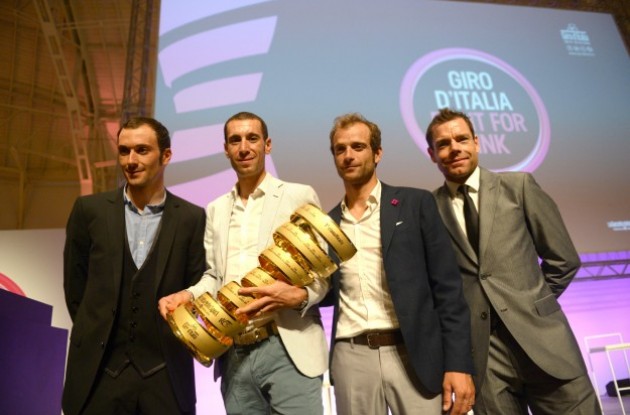 Ivan Basso, Vincenzo Nibali, Michele Scarponi and Cadel Evans with the 2014 Giro d'Italia trophy | Fotoreporter Sirotti