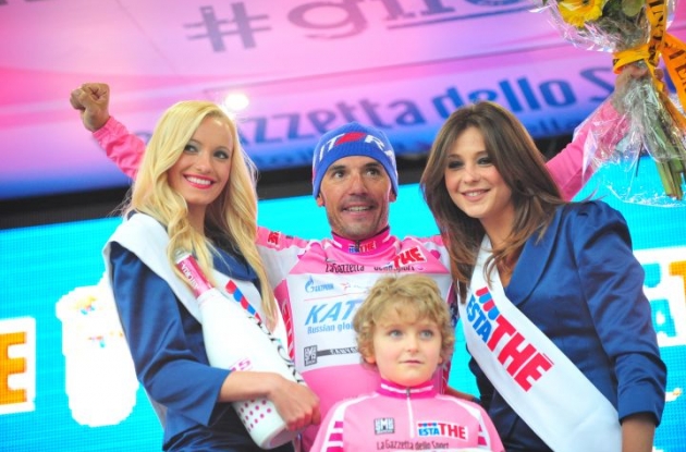 Joaqium Rodriguez reclaims overall Giro d'Italia lead from Team Garmin-Barracuda's Ryder Hesjedal. Photo Fotoreporter Sirotti.