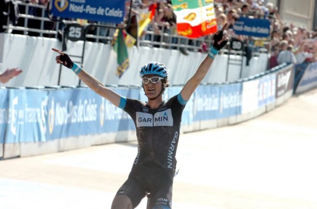 Team Garmin-Cervelo's Johan Van Summeren wins the 2011 Paris-Roubaix in solo fashion. Photo Fotoreporter Sirotti.