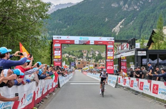 Juan Ayuso crosses the finish line as winner of stage 5 of Tour de Suisse 2023