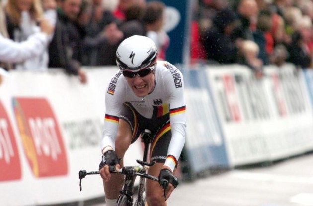 New World Champion Judith Arndt (Germany) crosses the finish line in rainy Copenhagen. Photo Fotoreporter Sirotti. New World Champion Judith Arndt (Germany) crosses the finish line in rainy Copenhagen. Photo Fotoreporter Sirotti.