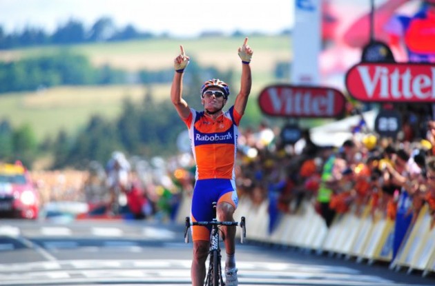 Luis Leon Sanchez wins stage 5 of the 2010 Tour Down Under. Photo copyright Fotoreporter Sirotti.