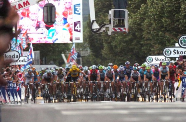 The main peloton arrives. Beaten! Mark Cavendish wins stage 3 of Tour de France 2009. Photo copyright Fotoreporter Sirotti.