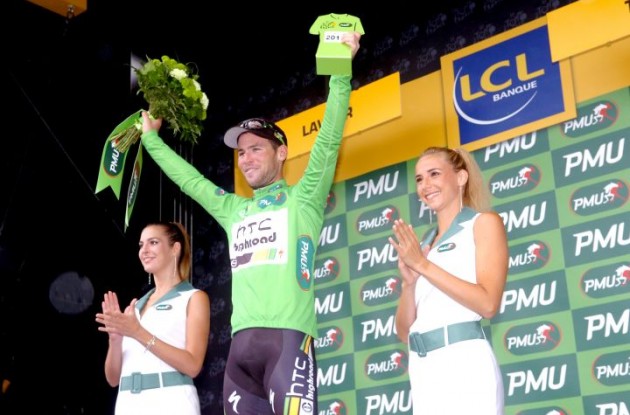 Mark Cavendish celebrates his lead in the green points competition on the podium with the beautiful French podium girls. Photo Fotoreporter Sirotti.
