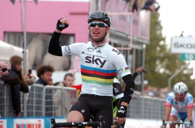 World Champion Mark Cavendish of Team Sky sprints to stage 2 victory in 2012 Giro d'Italia. Photo Fotoreporter Sirotti.