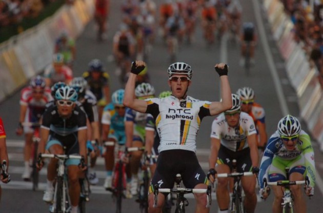 Matthew Goss (Team Columbia-HTC) wins stage 9 of the Giro d'Italia 2010. Photo copyright Fotoreporter Sirotti.
