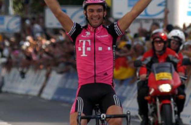 Nardello on his way to a big win for Team Telekom. Photo copyright Fotoreporter Sirotti.
