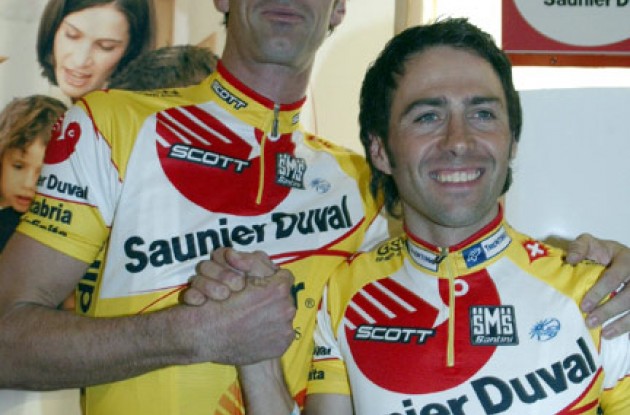 David Millar and Gilberto Simoni in their new outfits. Photo copyright Roadcycling.com.