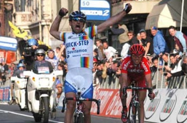 Pure joy! Bettini crosses the finish line in San Remo. Photo Copyright Fotoreporter Sirotti Pure joy! Bettini crosses the finish line in San Remo. Photo Copyright Fotoreporter Sirotti