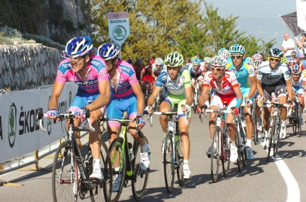 Nibali, Garzelli, Contador and Rodriguez battle against the final climb of today's stage 7 of the Giro d'Italia 2011. Photo Fotoreporter Sirotti.
