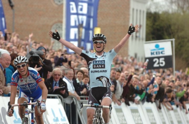 Nick Nuyens wins the Tour of Flanders 2011. Photo Fotoreporter Sirotti.