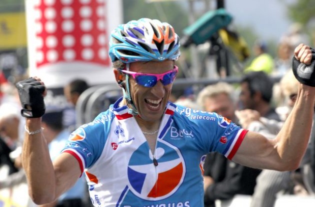 Nicolas Vogondy wins! Photo copyright Fotoreporter Sirotti. Nicolas Vogondy wins! Photo copyright Fotoreporter Sirotti.