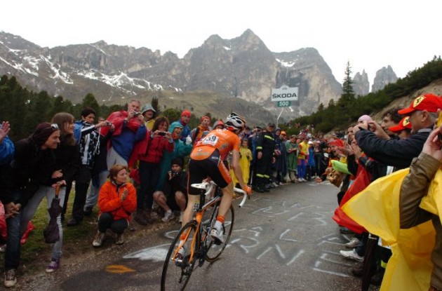 Nieve on his way to stage victory. Photo Fotoreporter Sirotti.