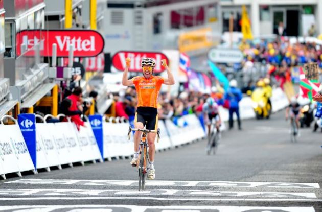 Team Euskaltel-Euskadi's Olympic Champion Samuel Sanchez climbs to stage 12 victory on Luz Ardiden climb. Photo Fotoreporter Sirotti.