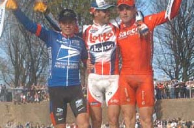 1st: Peter Van Petegem, 2nd: Dario Pieri, 3rd: Viatcheslav Ekimov. Photo copyright Fotoreporter Sirotti 1st: Peter Van Petegem, 2nd: Dario Pieri, 3rd: Viatcheslav Ekimov. Photo copyright Fotoreporter Sirotti