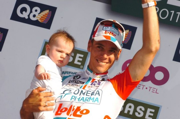 Philippe Gilbert celebrates his great win on the podium with baby boy. Photo Fotoreporter Sirotti.