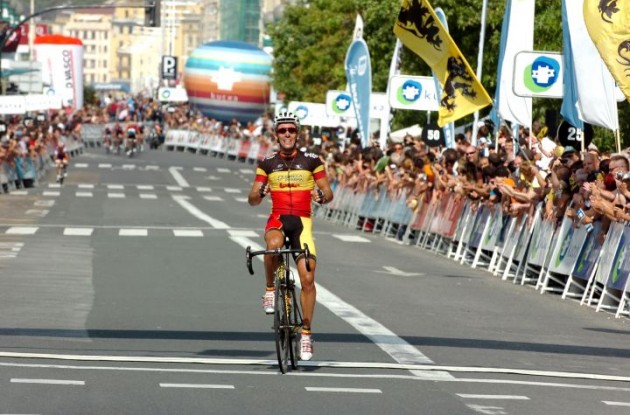 Philippe Gilbert beats Tom Boonen. Photo copyright Fotoreporter Sirotti. Philippe Gilbert beats Tom Boonen. Photo copyright Fotoreporter Sirotti.
