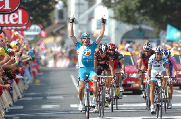 Pierrick Fedrigo takes the sprint win in today's stage 16 of the 2010 Tour de France. Photo copyright Fotoreporter Sirotti. Pierrick Fedrigo takes the sprint win in today's stage 16 of the 2010 Tour de France. Photo copyright Fotoreporter Sirotti.