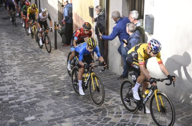 Favorites climb the cobbled streets in Osimo on their bikes